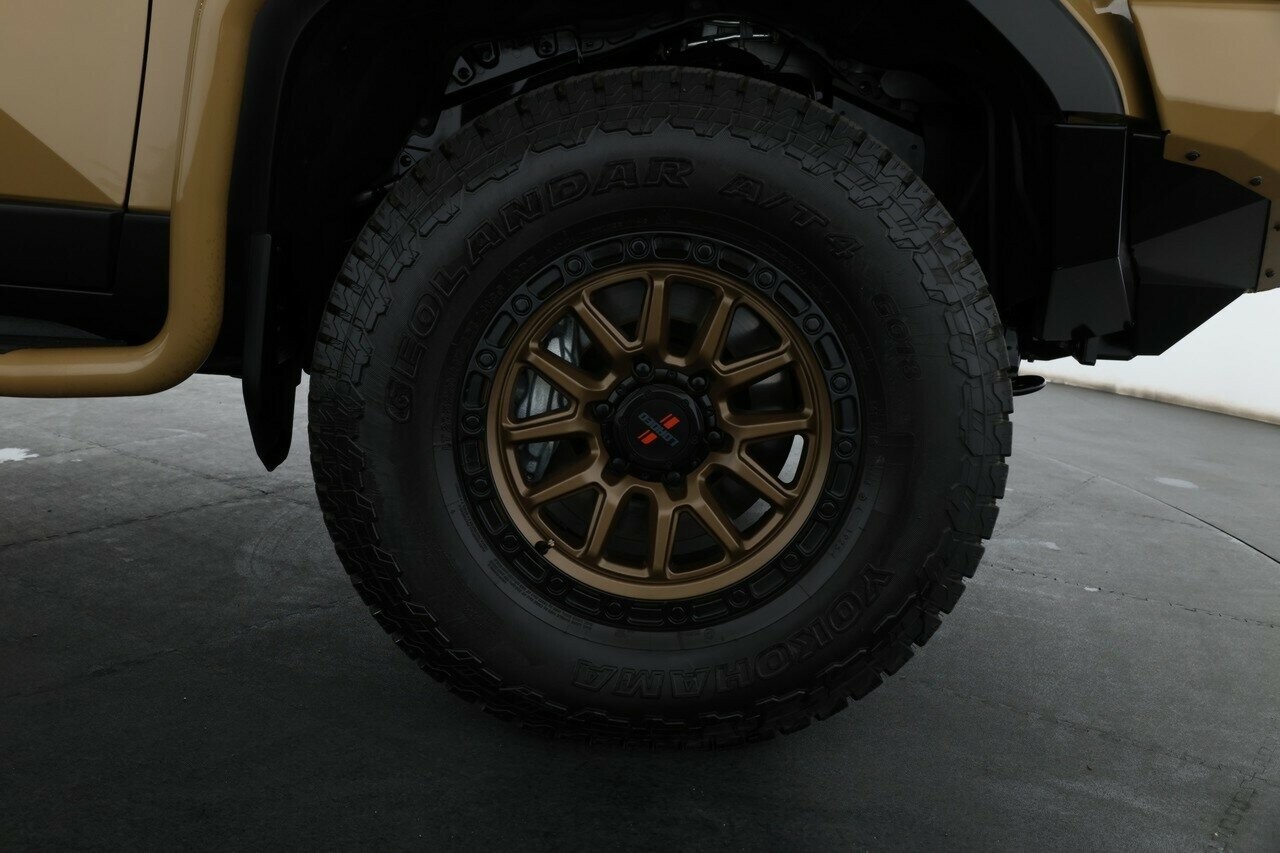 Toyota Landcruiser Prado image 4