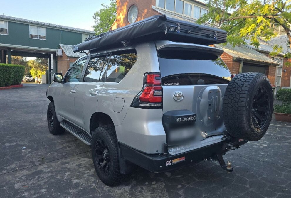 Toyota Landcruiser Prado image 2
