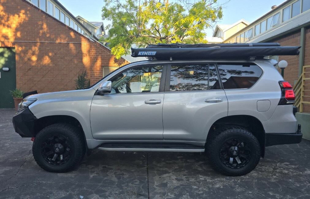 Toyota Landcruiser Prado image 3