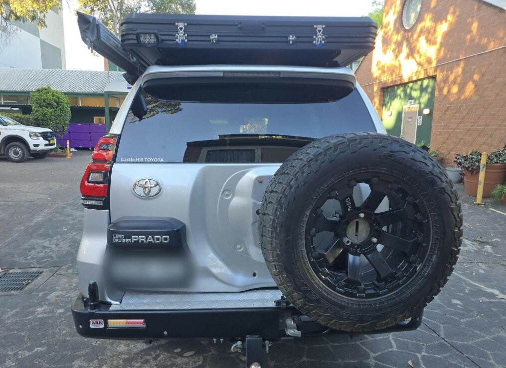 Toyota Landcruiser Prado image 4