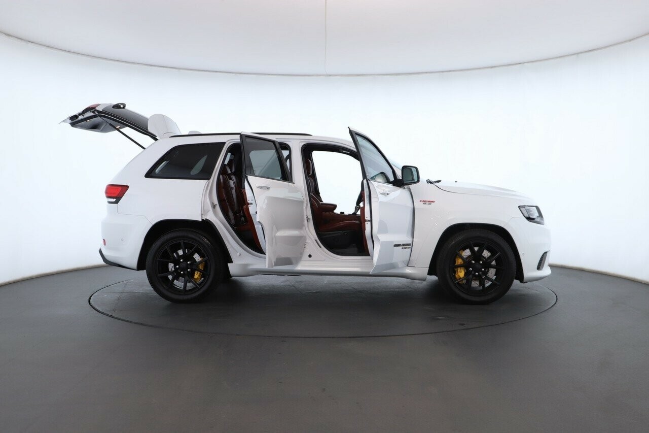 Jeep Grand Cherokee image 2