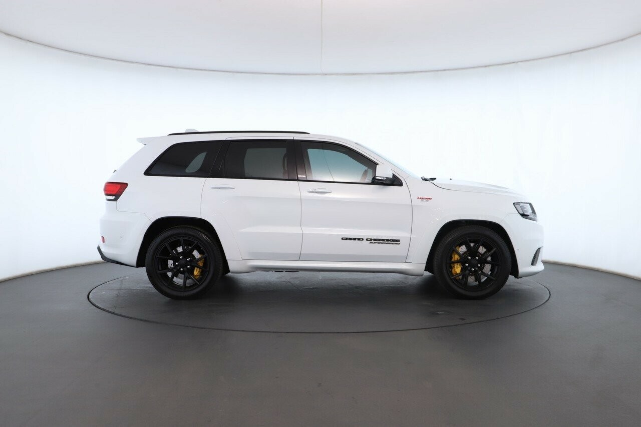 Jeep Grand Cherokee image 3