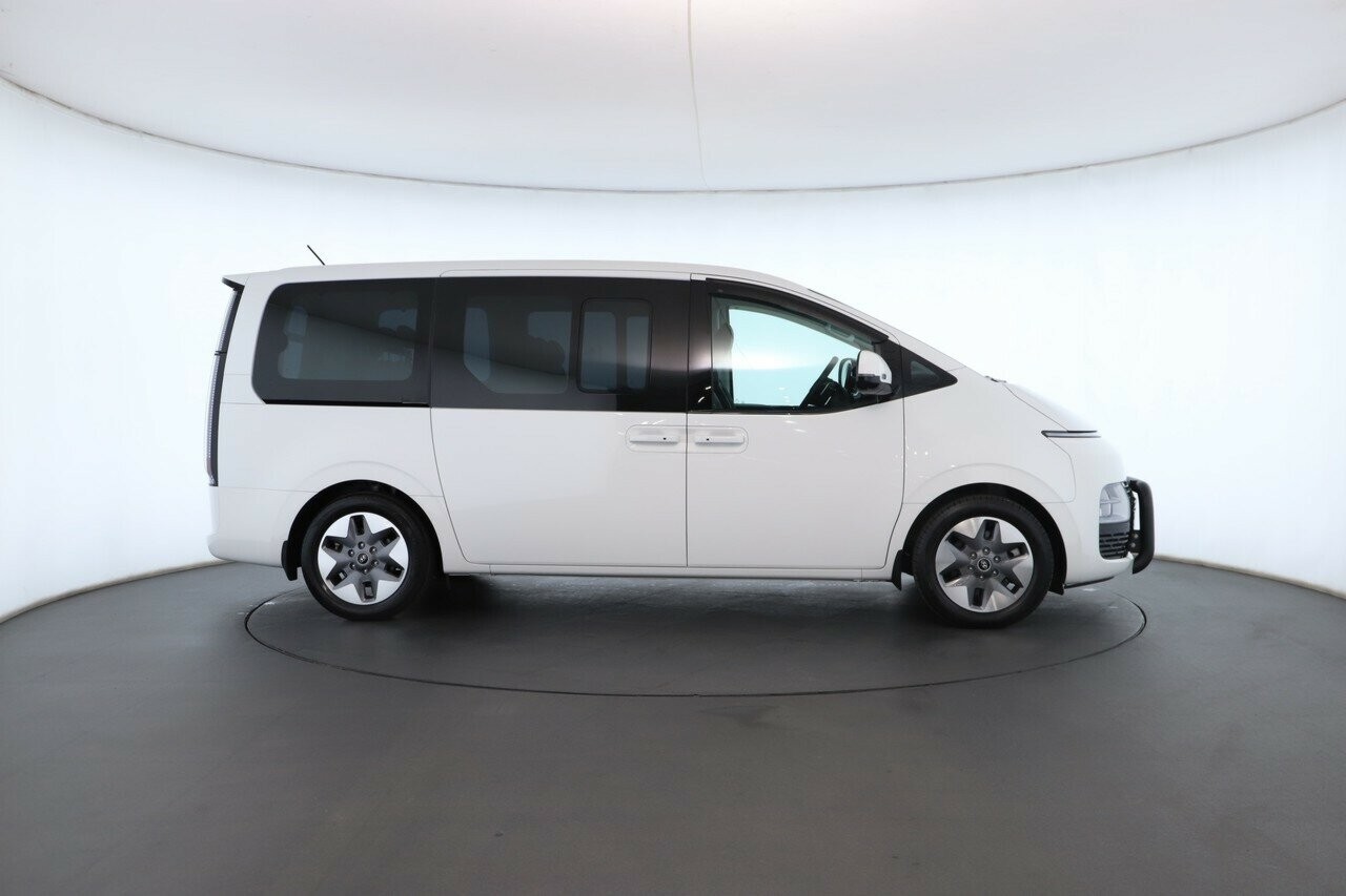 Hyundai Staria image 3