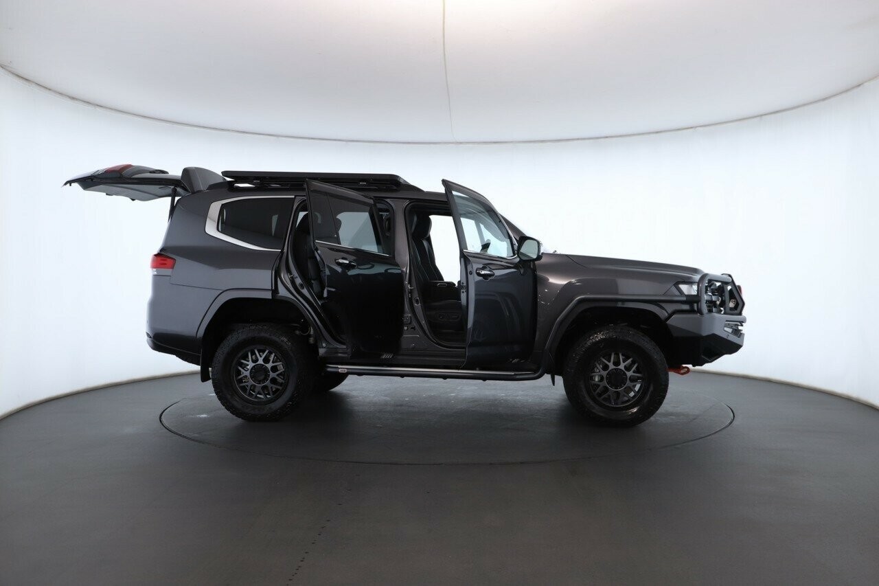 Toyota Landcruiser image 2