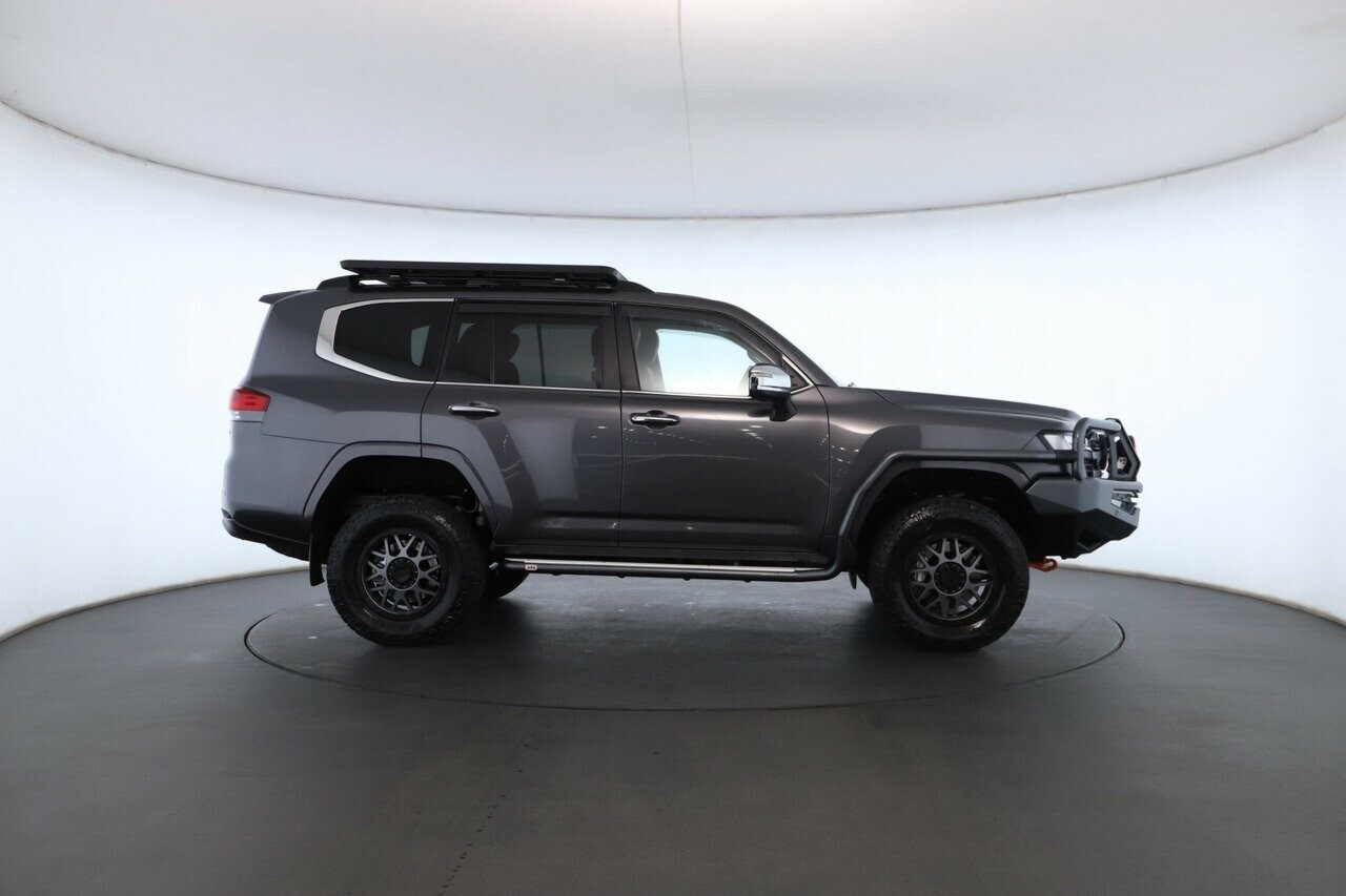Toyota Landcruiser image 3