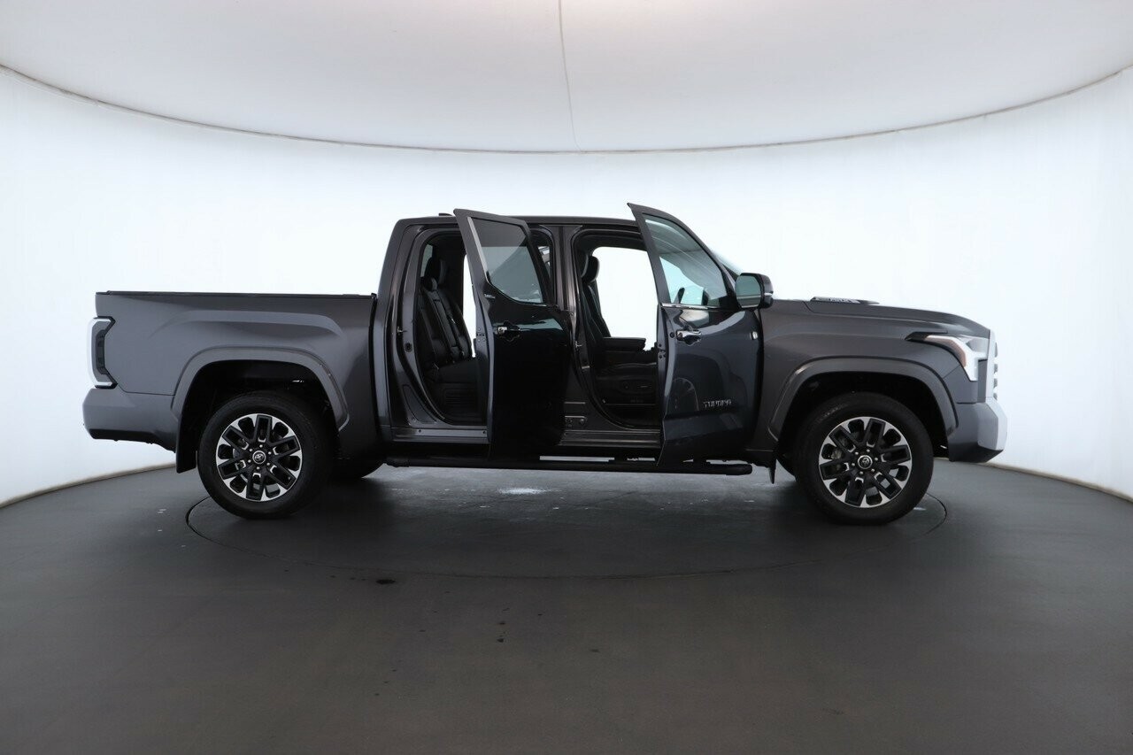 Toyota Tundra image 2