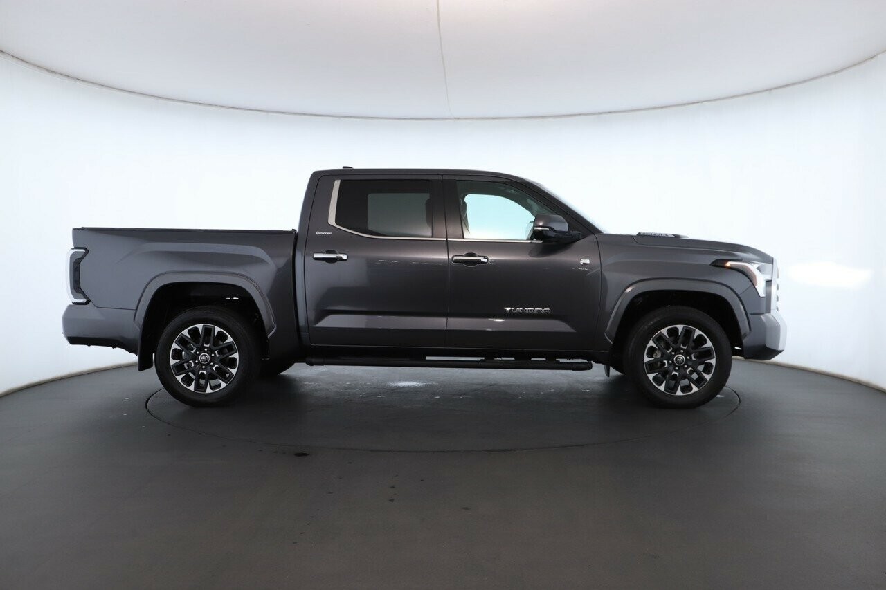 Toyota Tundra image 3