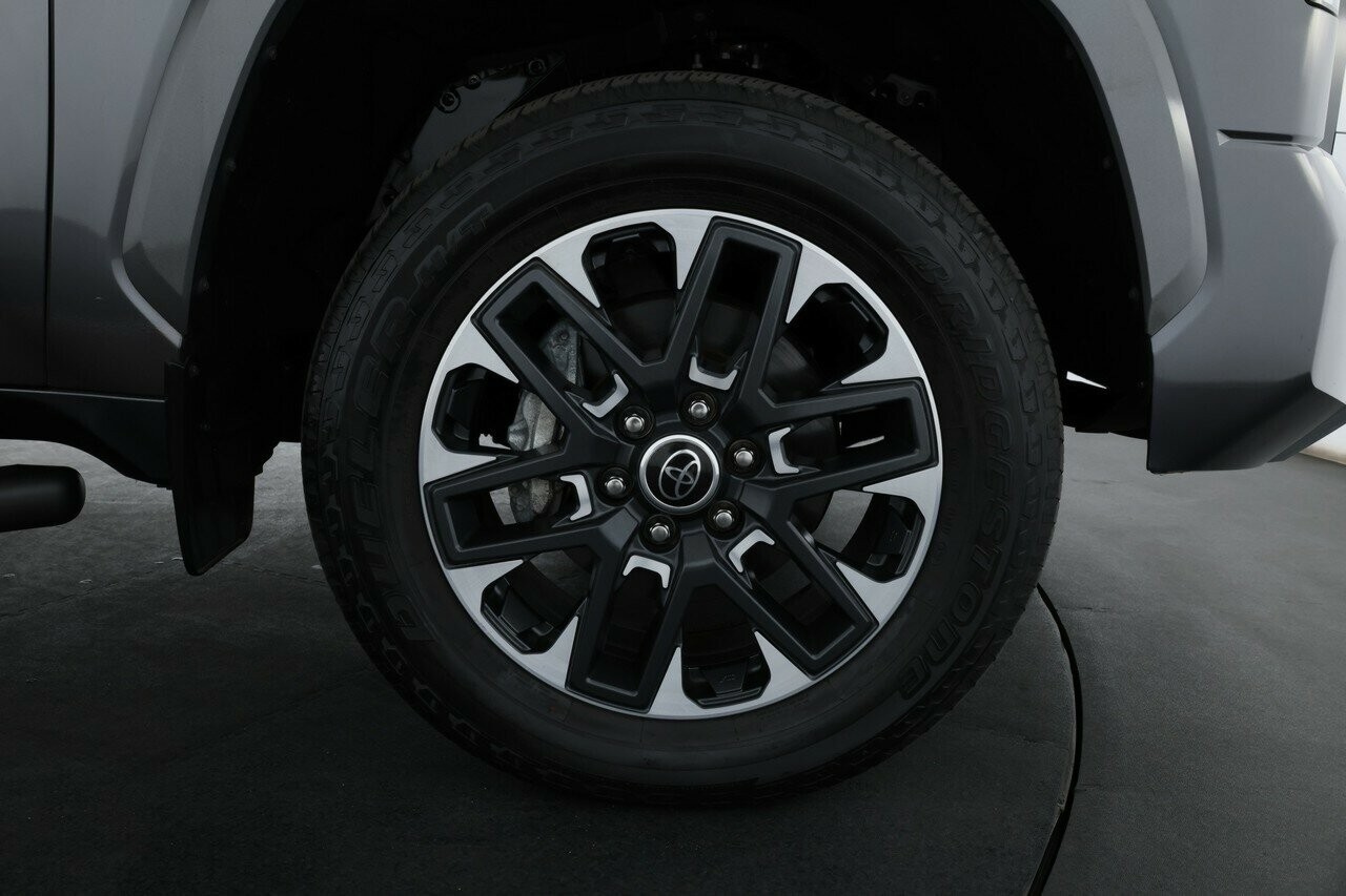 Toyota Tundra image 4