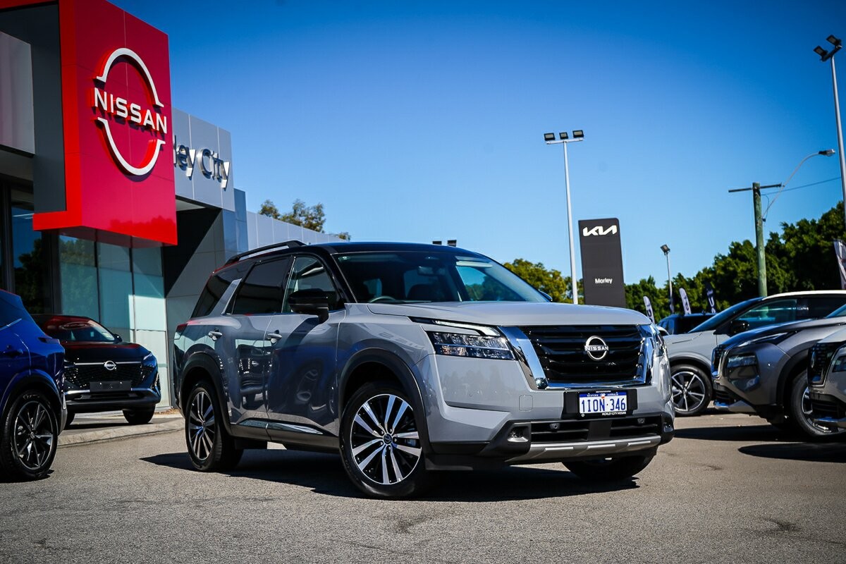 Nissan Pathfinder image 2