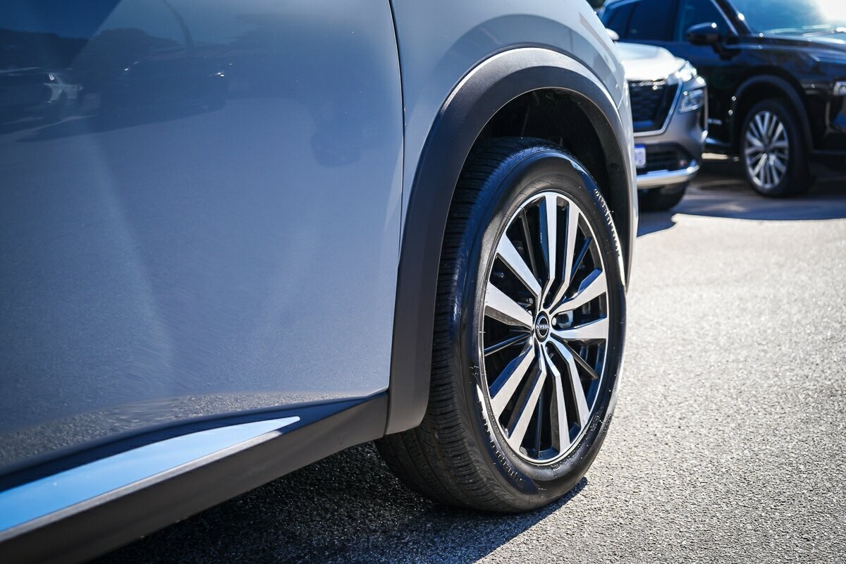 Nissan Pathfinder image 4