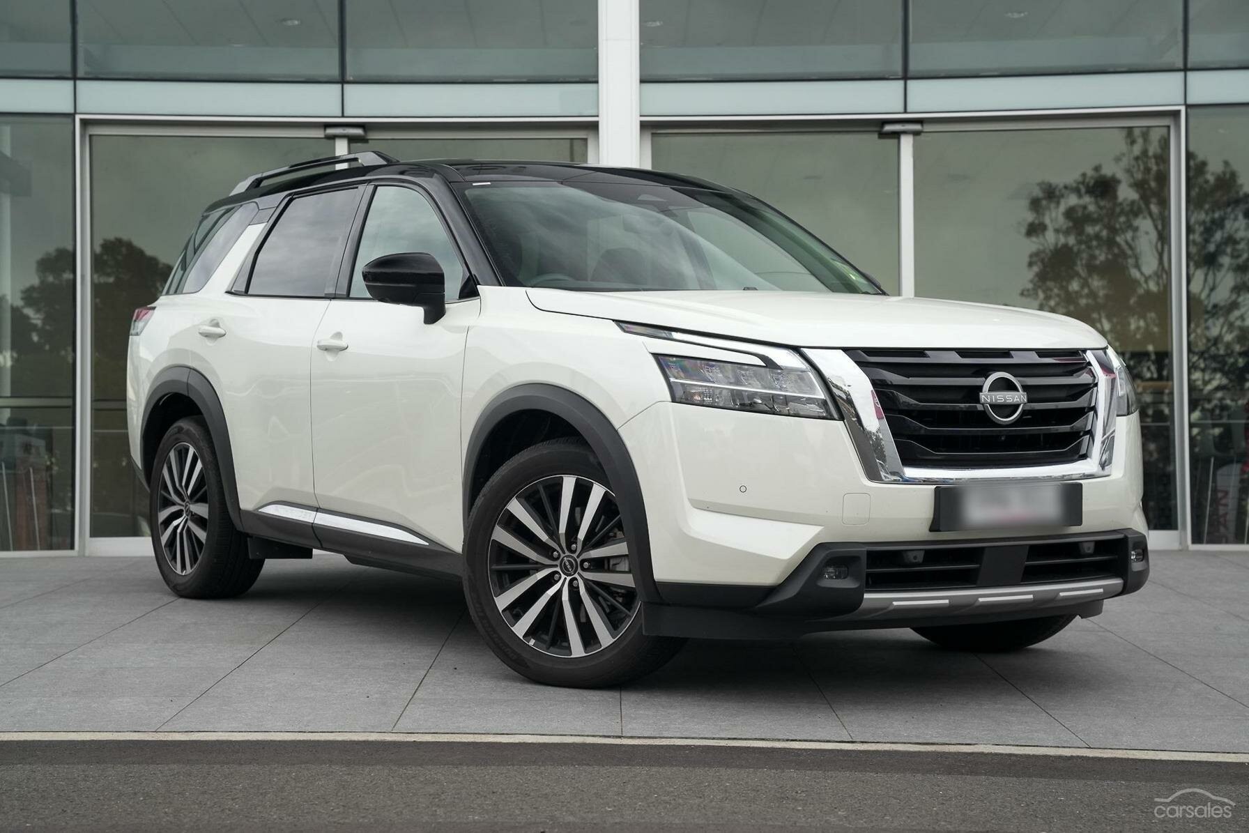 Nissan Pathfinder image 1
