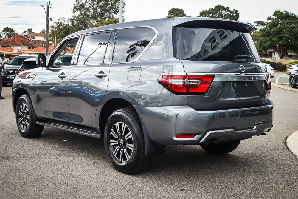 Nissan Patrol image 2