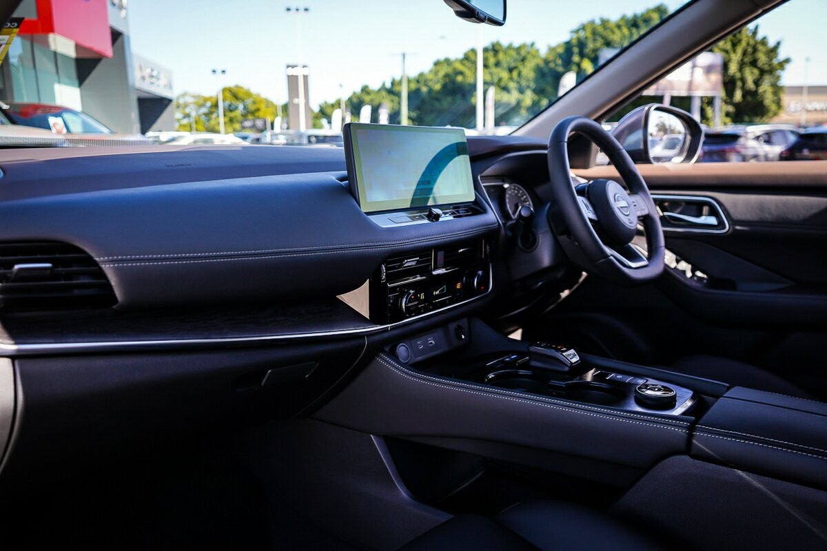 Nissan X-trail image 2