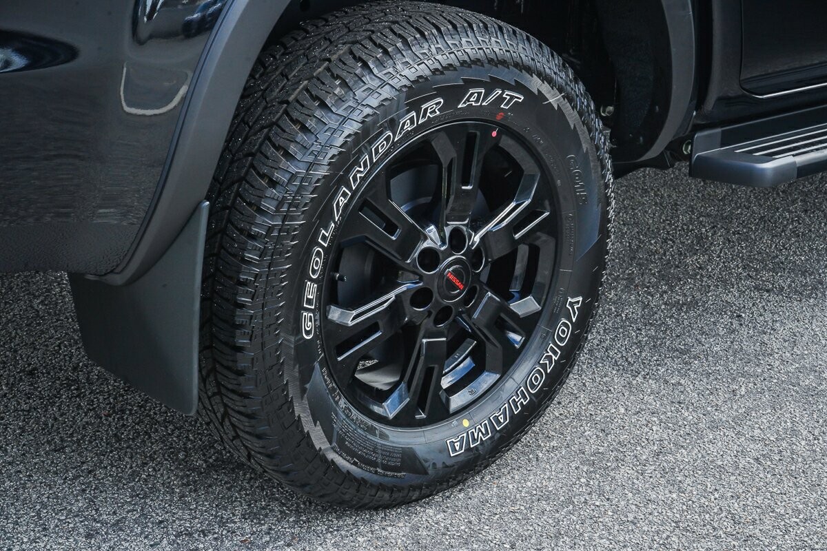 Nissan Navara image 2