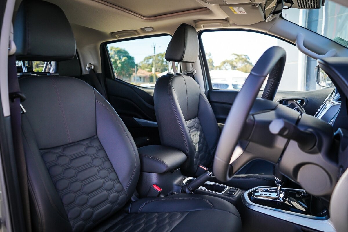 Nissan Navara image 3