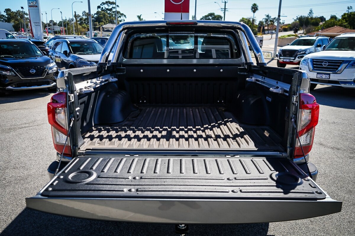 Nissan Navara image 4