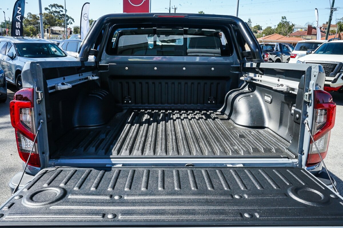 Nissan Navara image 4