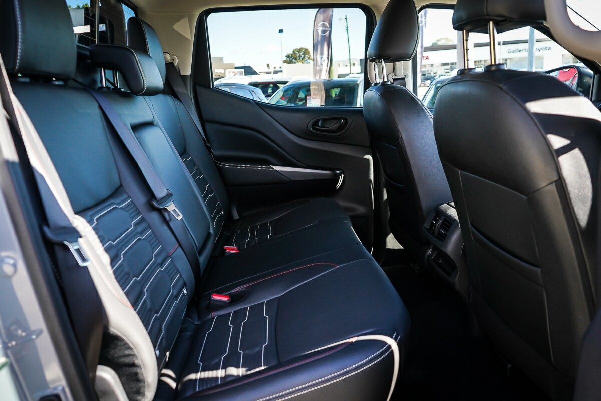 Nissan Navara image 2