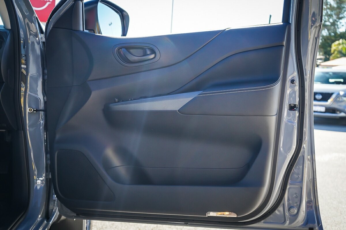 Nissan Navara image 4