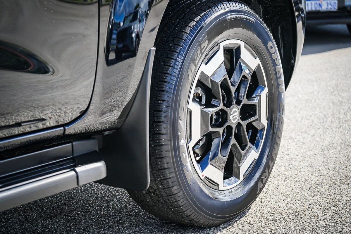 Nissan Navara image 4