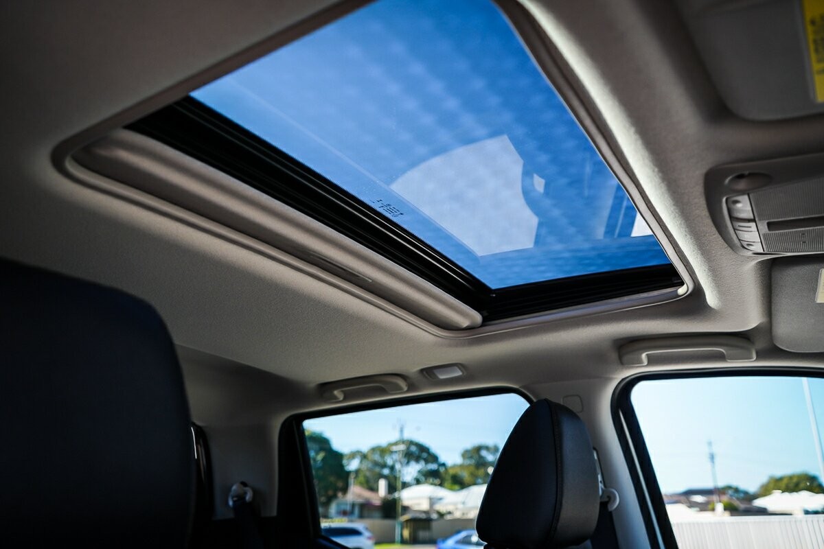 Nissan Navara image 2