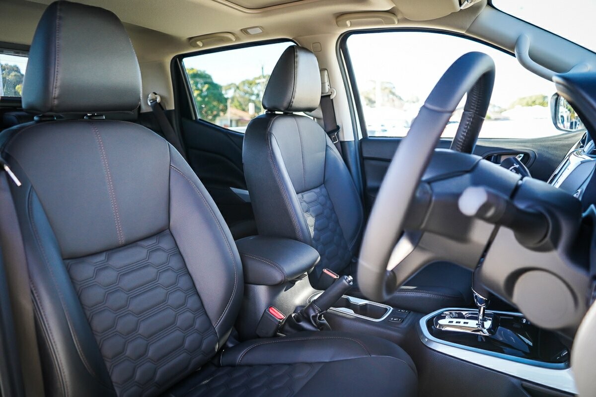 Nissan Navara image 3