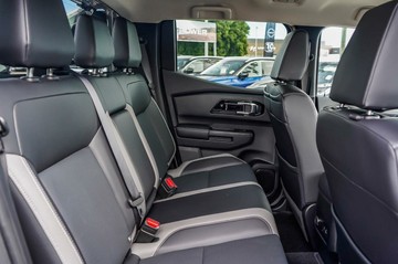 https://vehicle-cdn.autoleague.cloud/30739_2986892_23.jpg