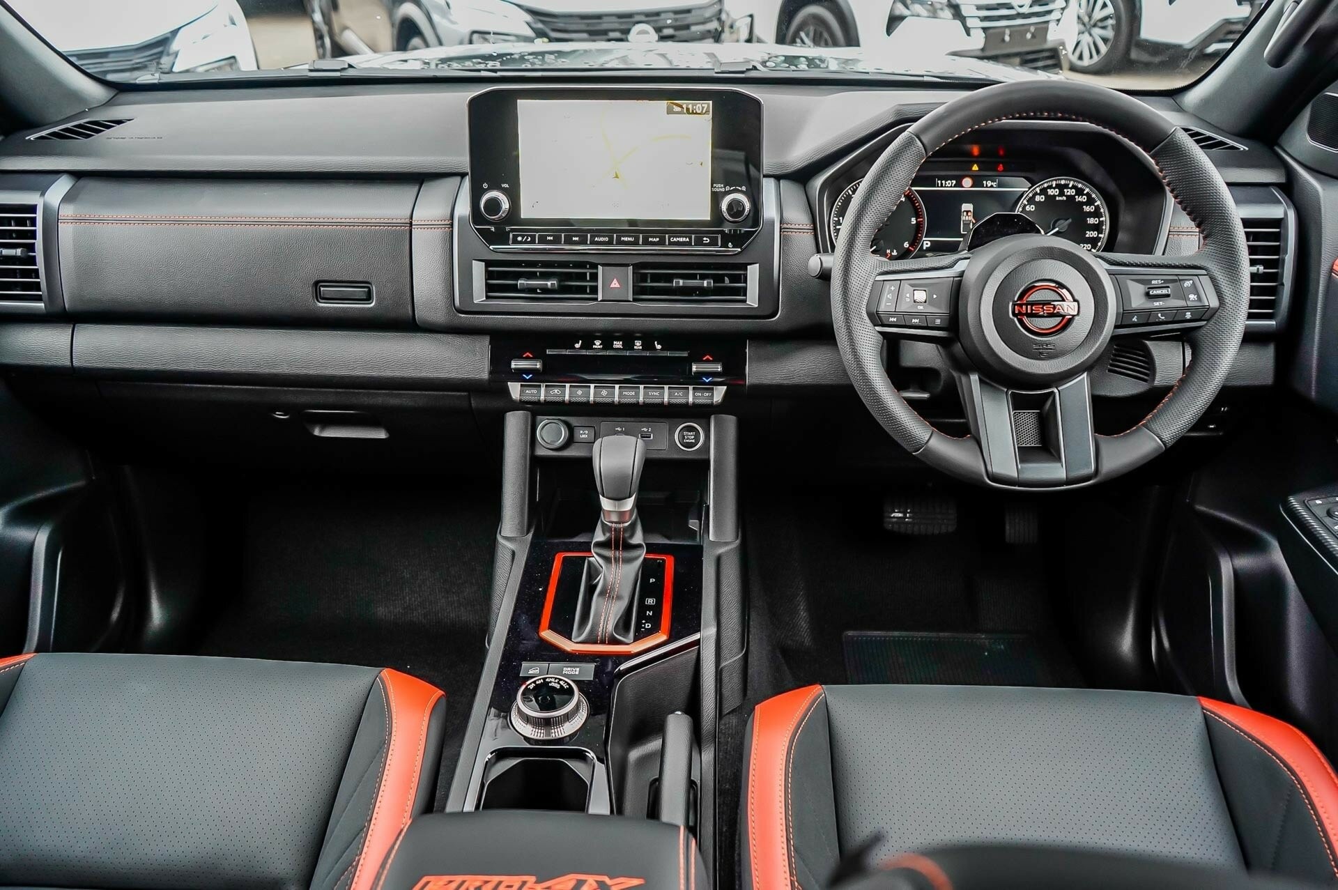 Nissan Navara image 2