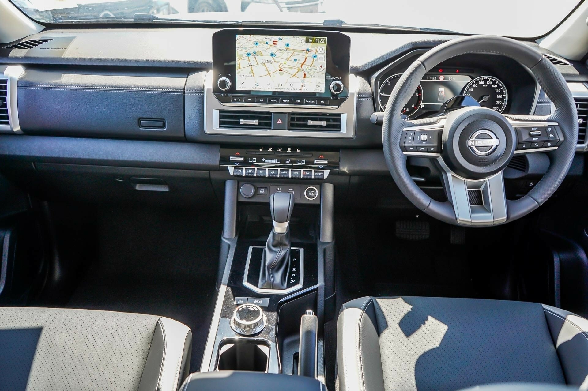 Nissan Navara image 2