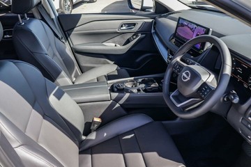 https://vehicle-cdn.autoleague.cloud/30739_2997796_10.jpg