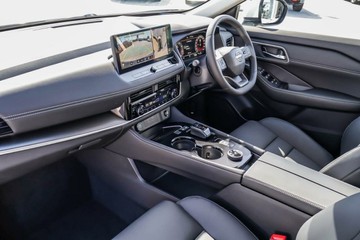 https://vehicle-cdn.autoleague.cloud/30739_2997796_12.jpg