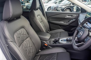 https://vehicle-cdn.autoleague.cloud/30739_3003275_23.jpg