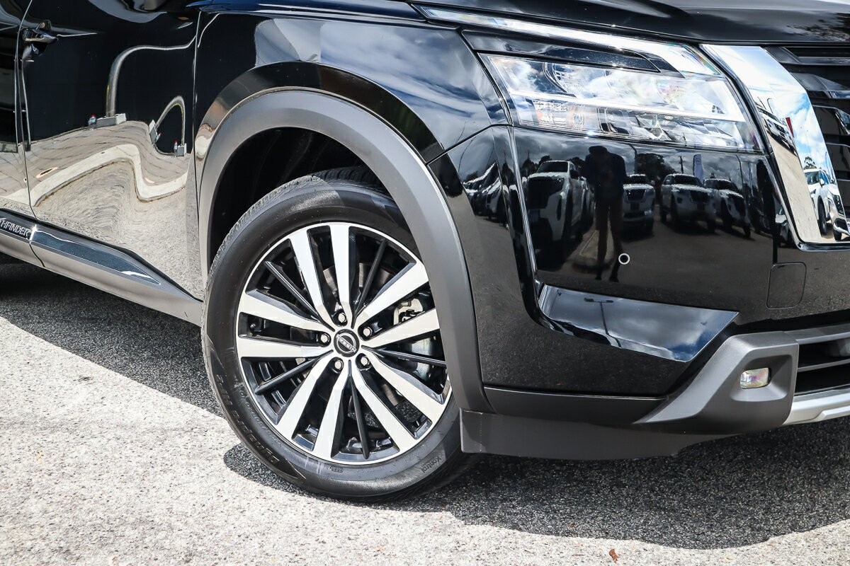 Nissan Pathfinder image 4