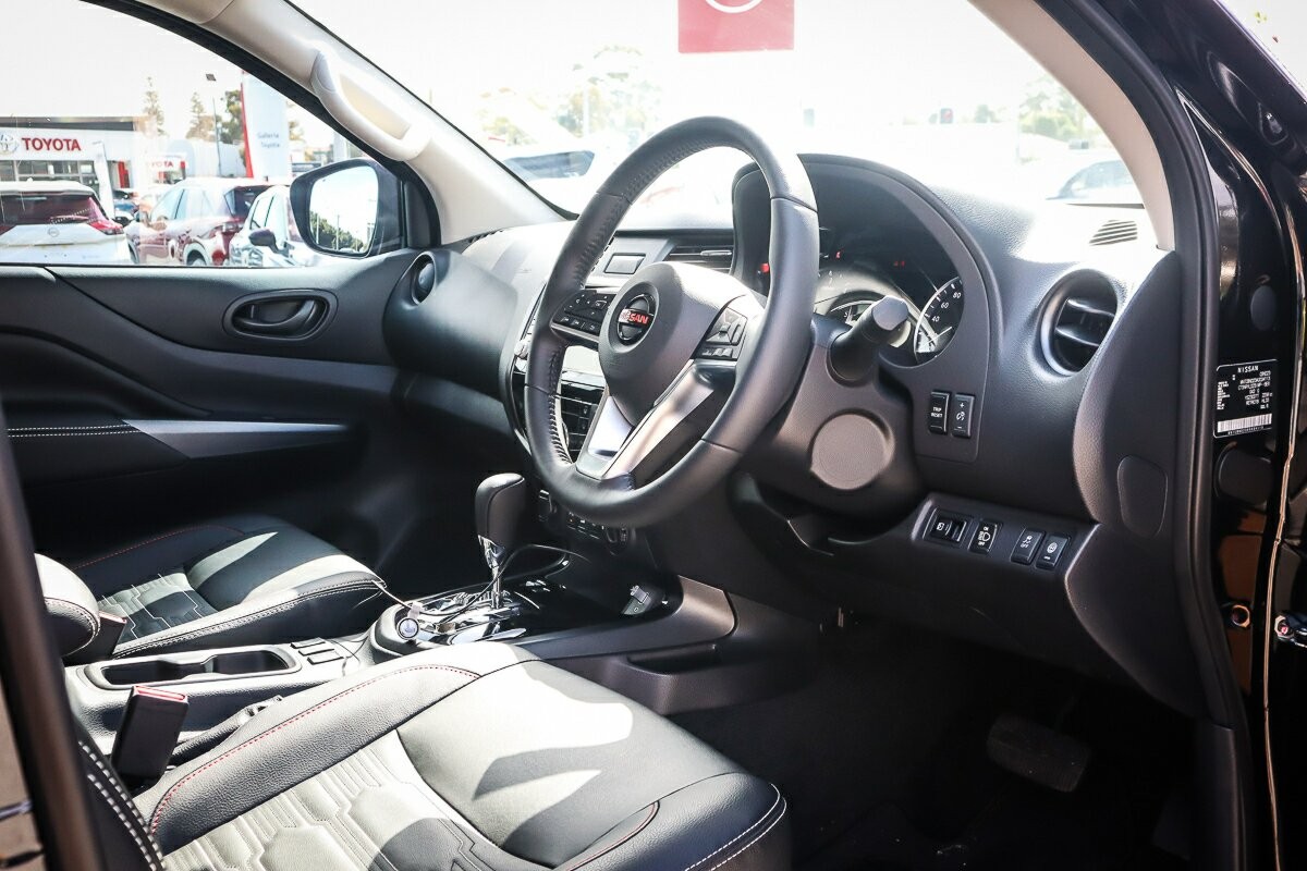Nissan Navara image 3