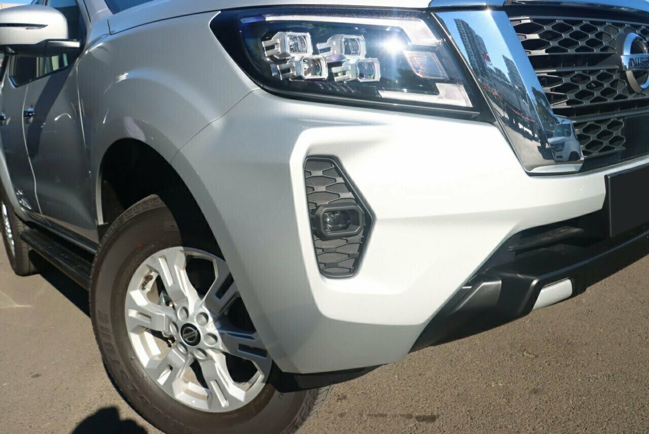 Nissan Navara image 2