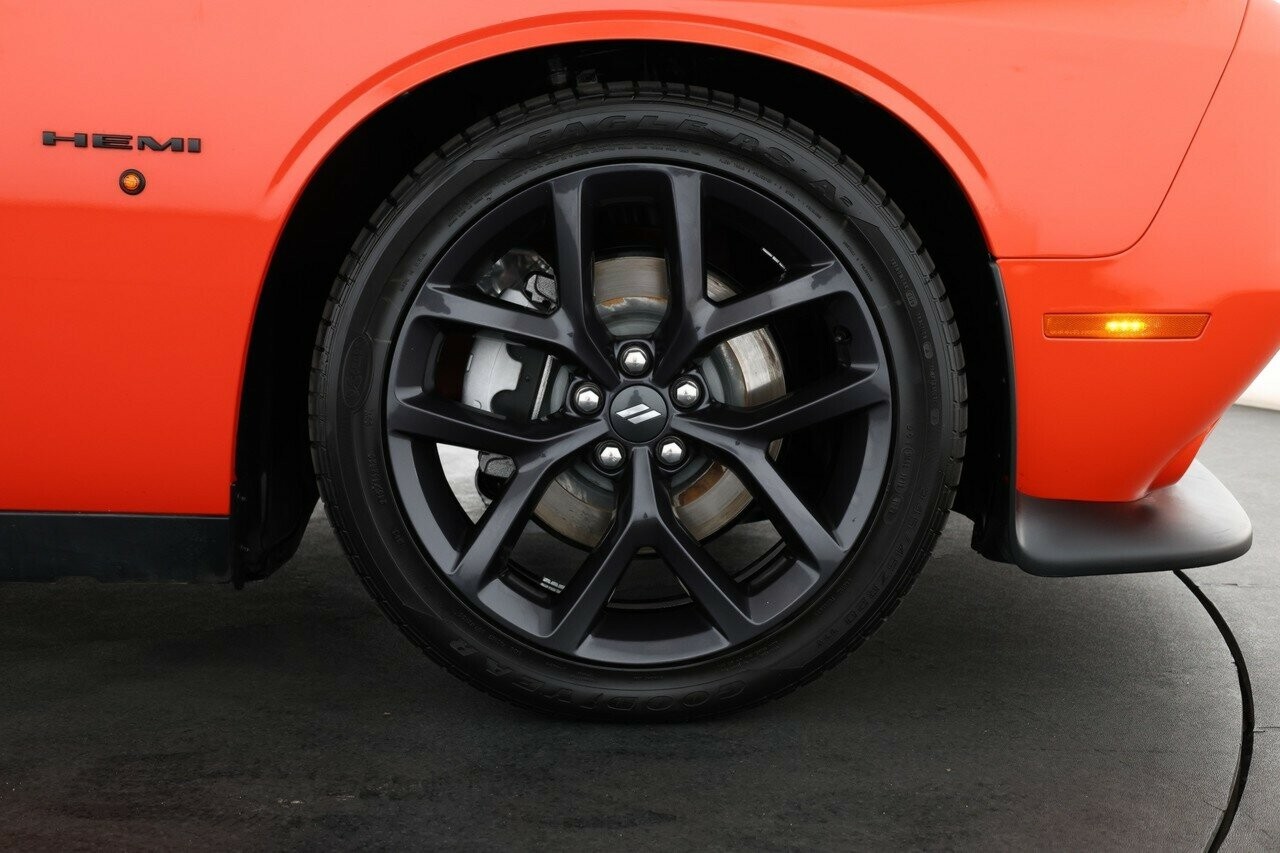 Dodge Challenger image 4