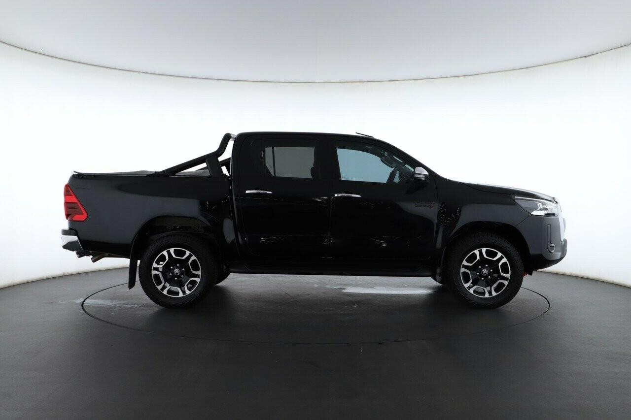 Toyota Hilux image 3