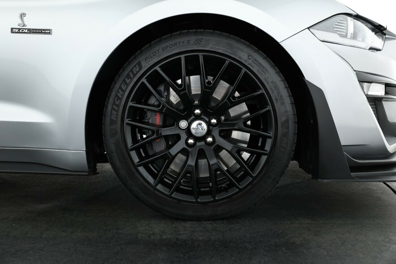 Ford Mustang image 4