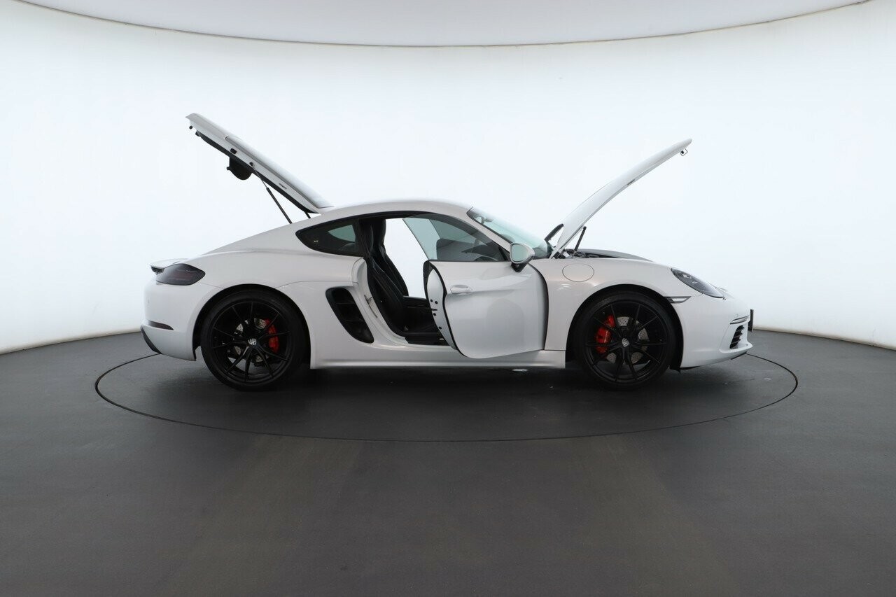 Porsche 718 image 2