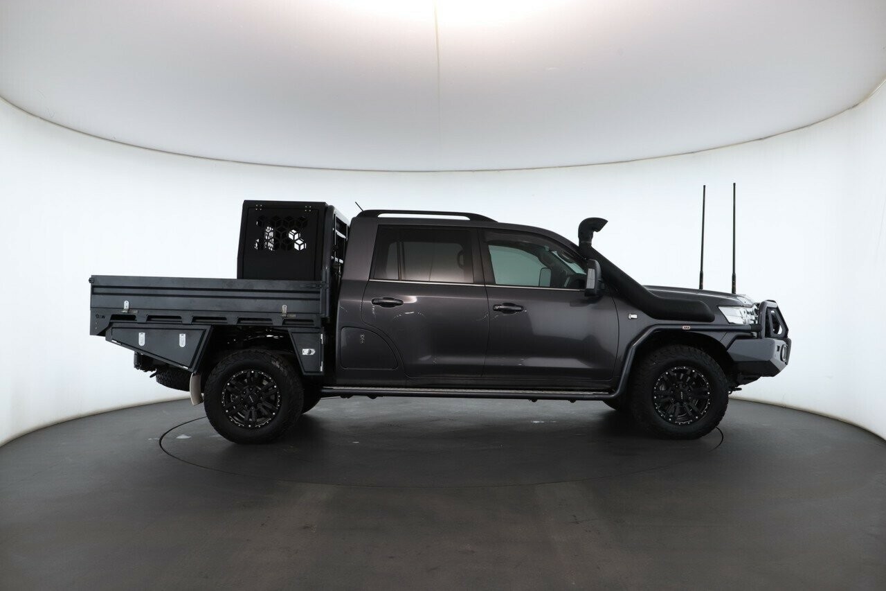 Toyota Landcruiser image 2