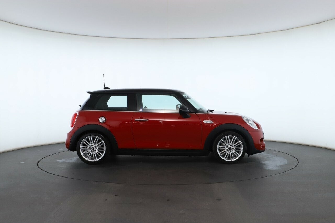 Mini Hatch image 3