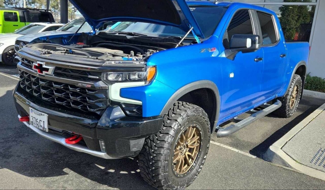 Chevrolet Silverado image 3
