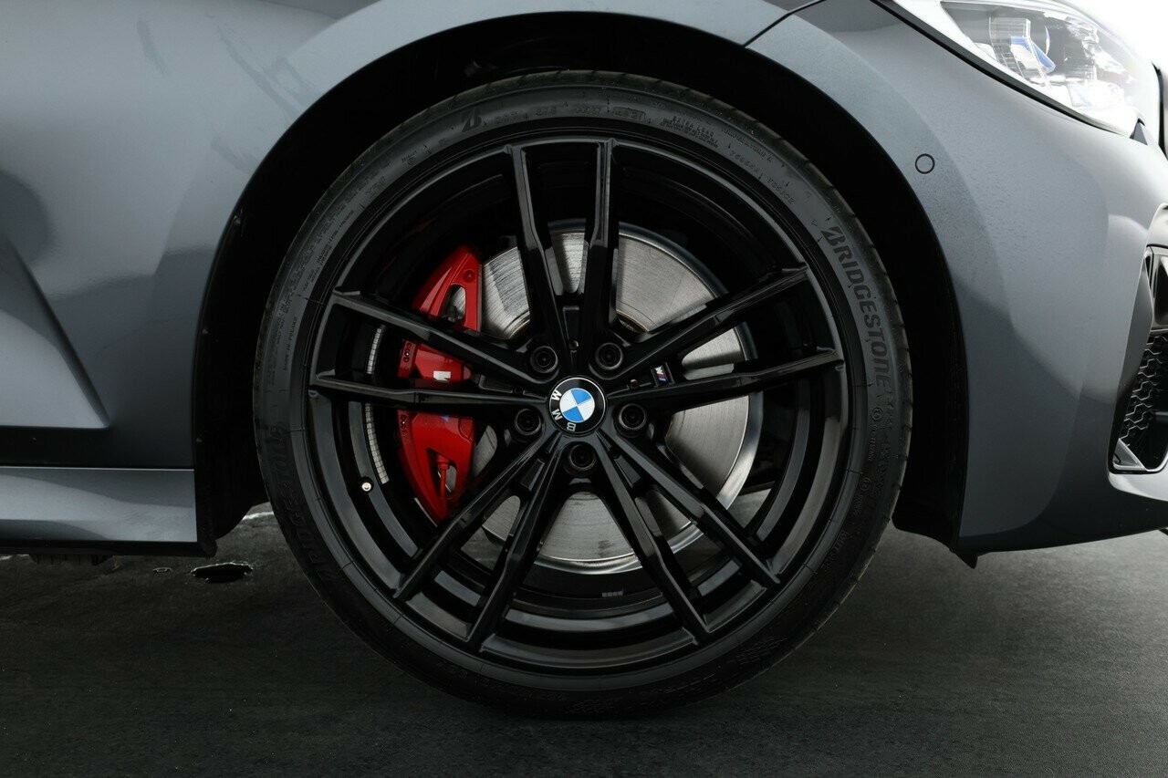 BMW 3 Series image 4