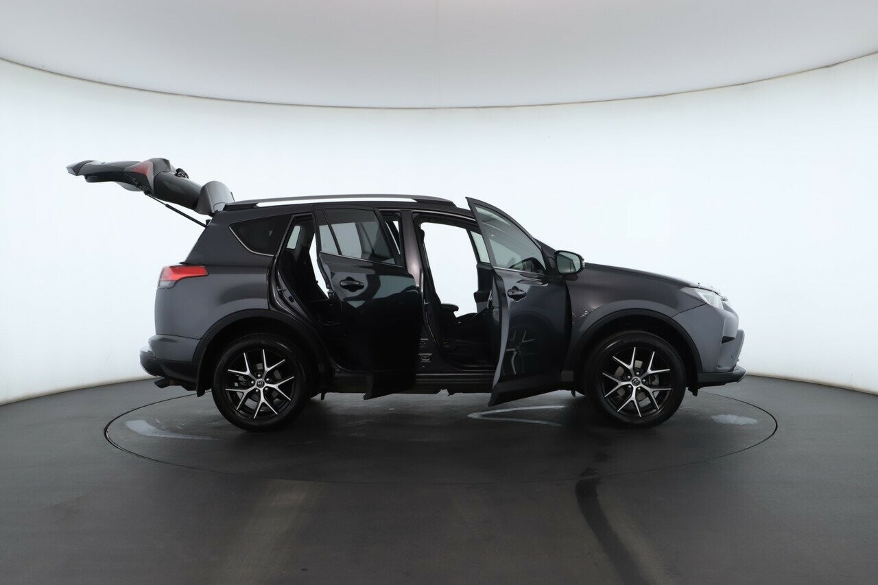 Toyota Rav4 image 2