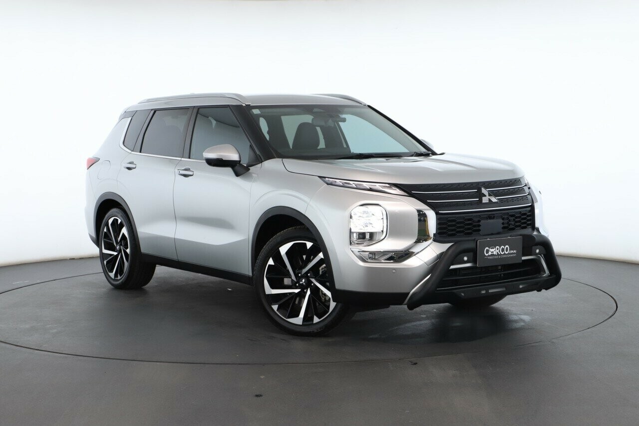 Mitsubishi Outlander image 1