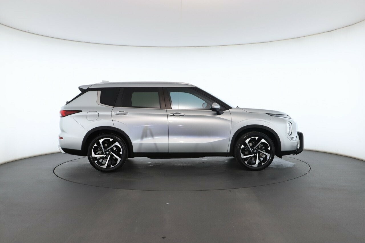 Mitsubishi Outlander image 3
