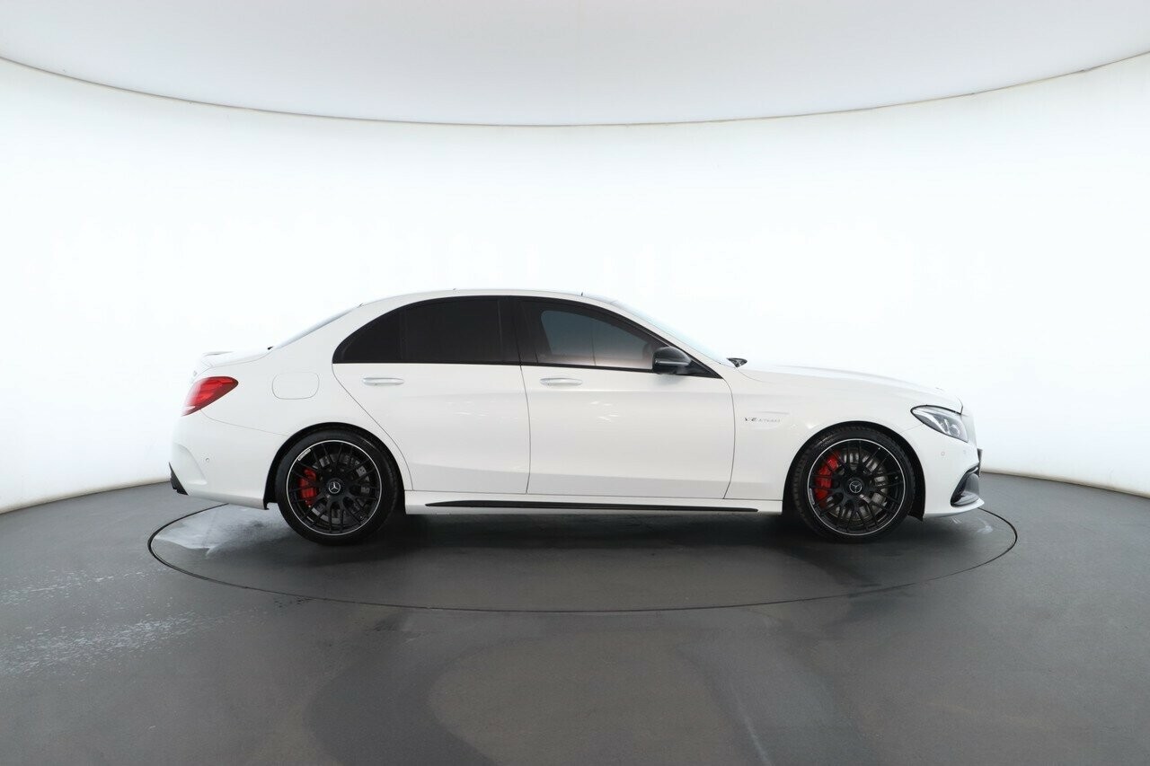 Mercedes Benz C-class image 2