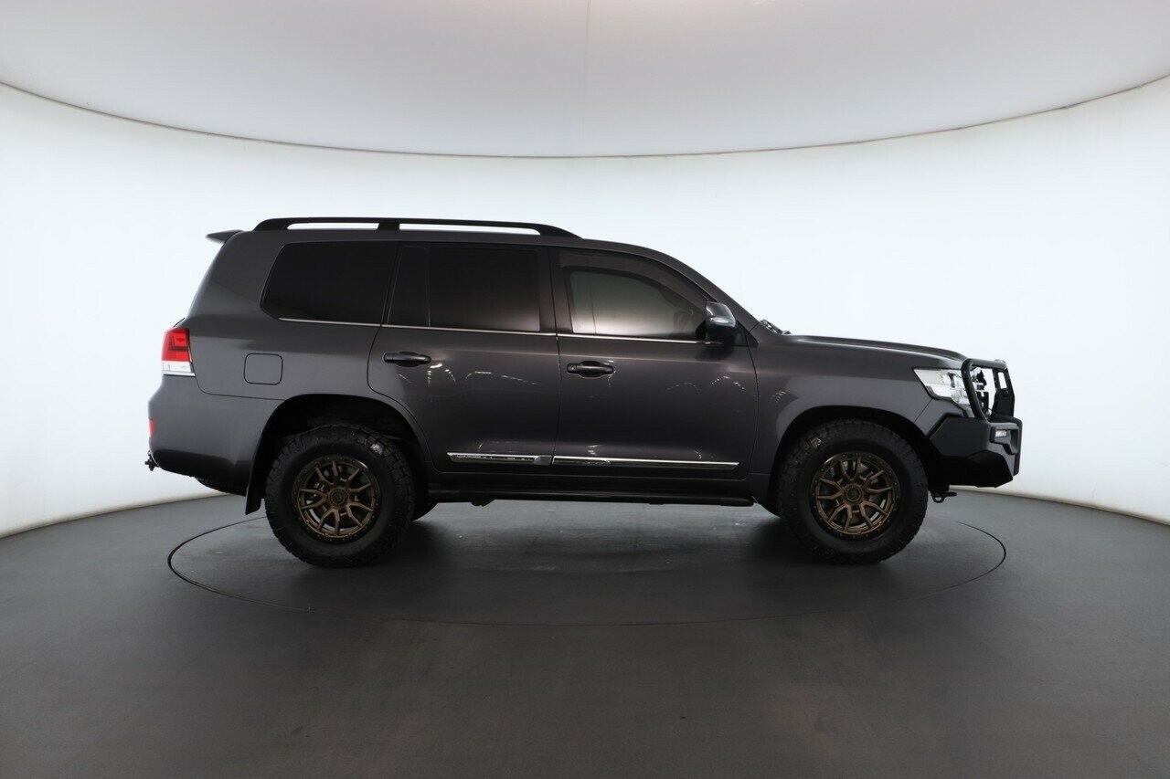 Toyota Landcruiser image 3