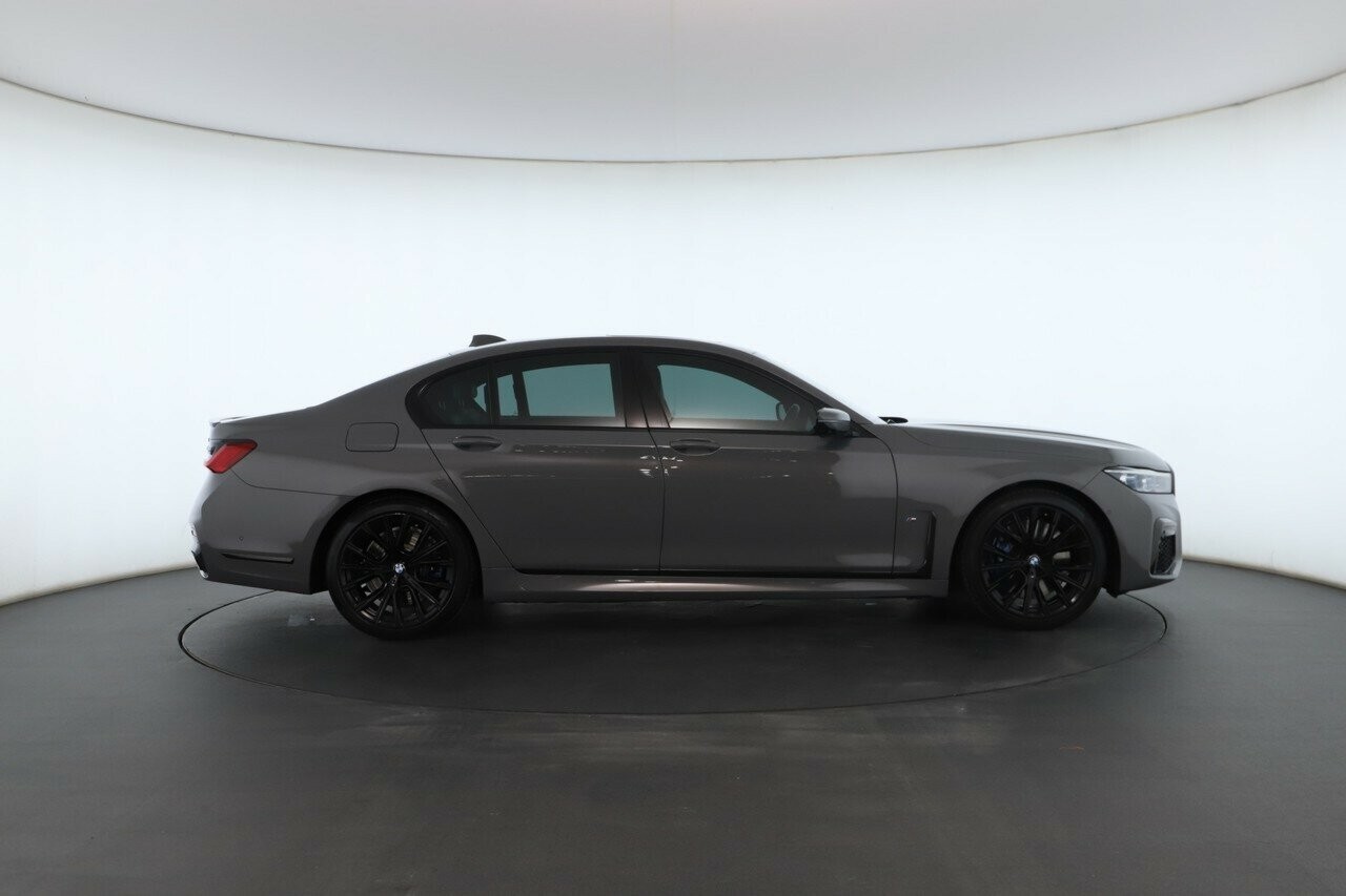 BMW 7 Series image 3