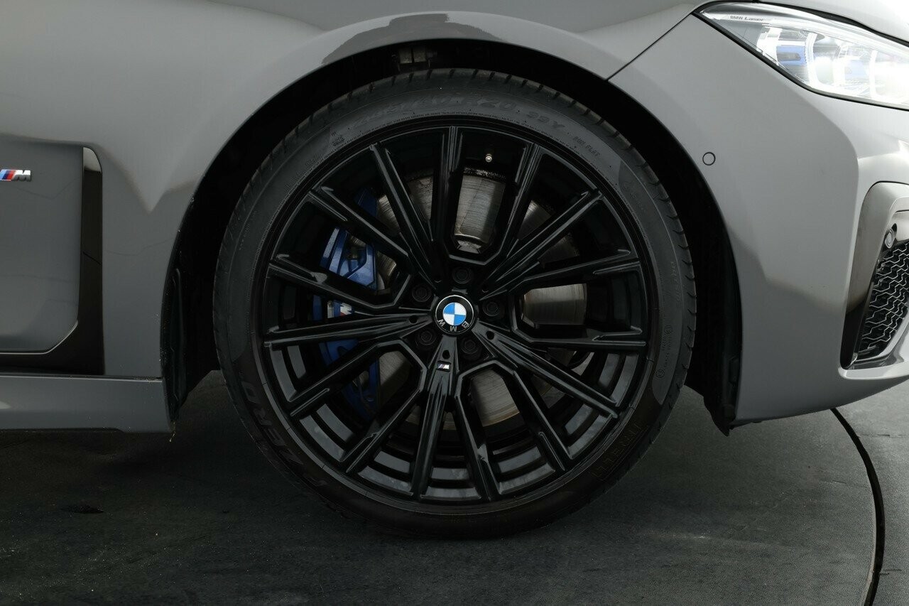 BMW 7 Series image 4